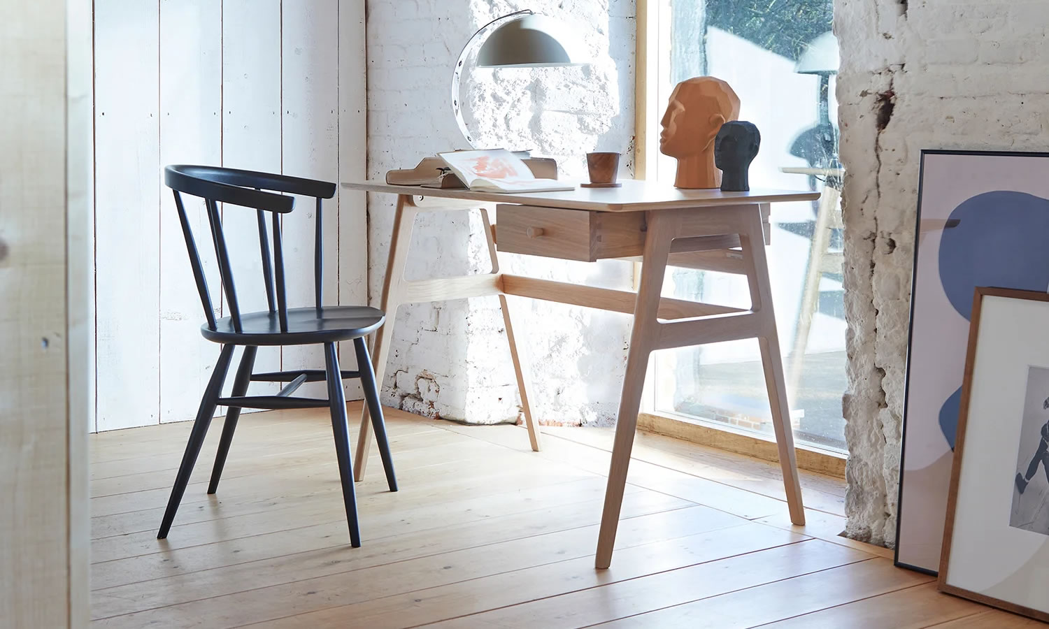 Ercol Heritage Armhair Lifestyle.jpg 